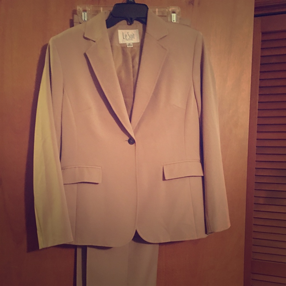 Pant suit